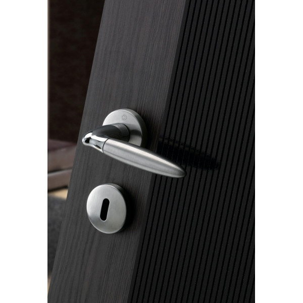 Maniglia Hoppe Athinai con rosetta e bocchetta tonda diametro 52 mm cromato lucido e inox per porte da interni