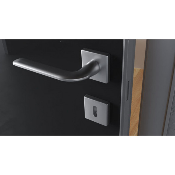 Maniglia Colombo Roboquattro S con rosetta e bocchetta quadra 52 mm cromato satinato per porte da interni
