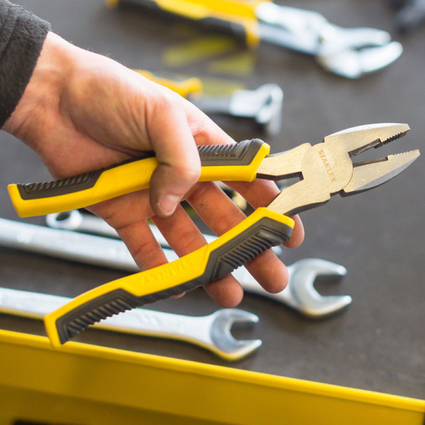 Pinza universale dynagrip stanley 200 mm. stht0-74367