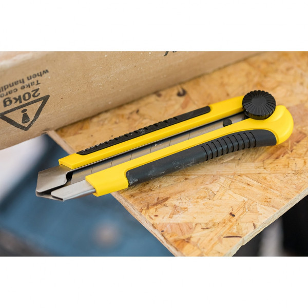 Cutter acciaio bimateriale lama 25 mm l. 180 mm stanley 1-10-425