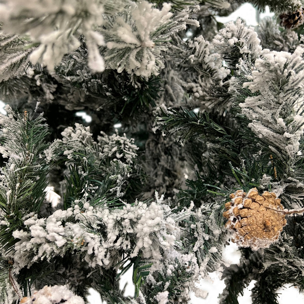 Albero di Natale innevato folto con pigne h 240 cm Kolba