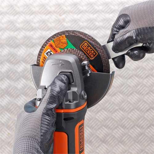 Smerigliatrice angolare a batteria 18 v 4,0 ah - 125 mm bcg720m1-qw black+decker
