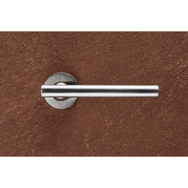 Maniglia olivari stilo m190 con rosetta e bocchetta tonde diametro 47 mm cromato opaco per porte da interni